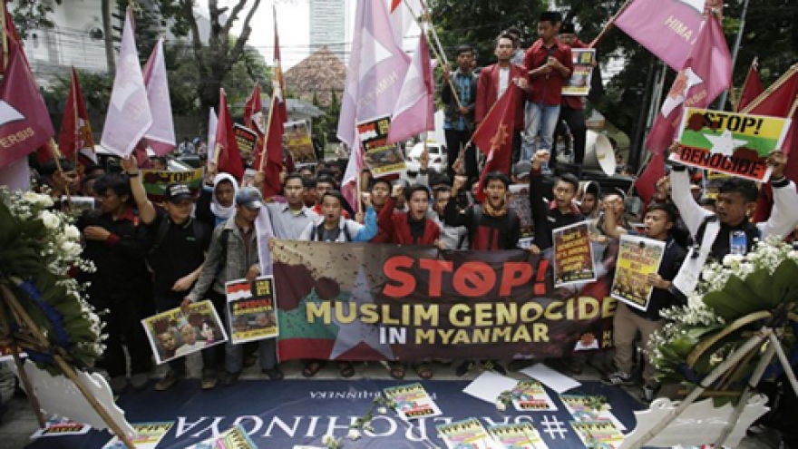 Indonesia calls to stop violence against Rohingya Muslims