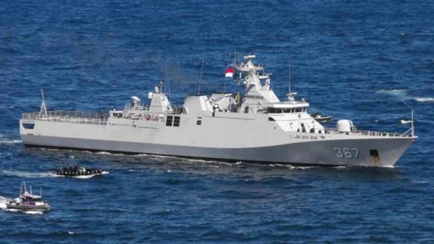 Indonesia detains Chinese boat for illegal fishing