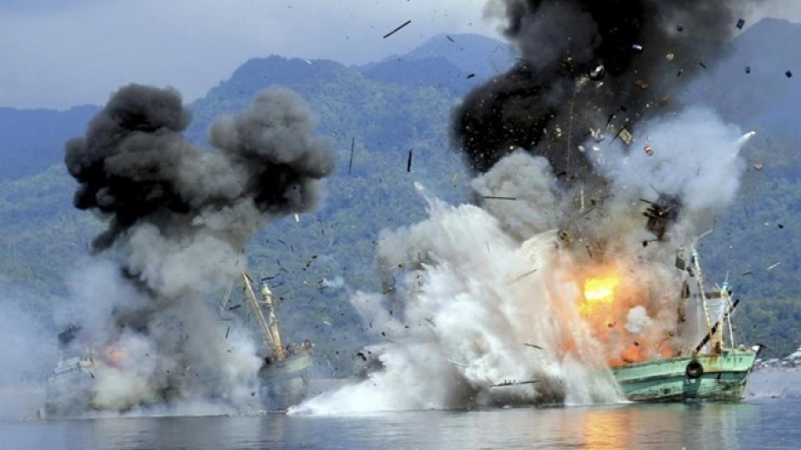 Indonesia to blow up illegal foreign fishing boats