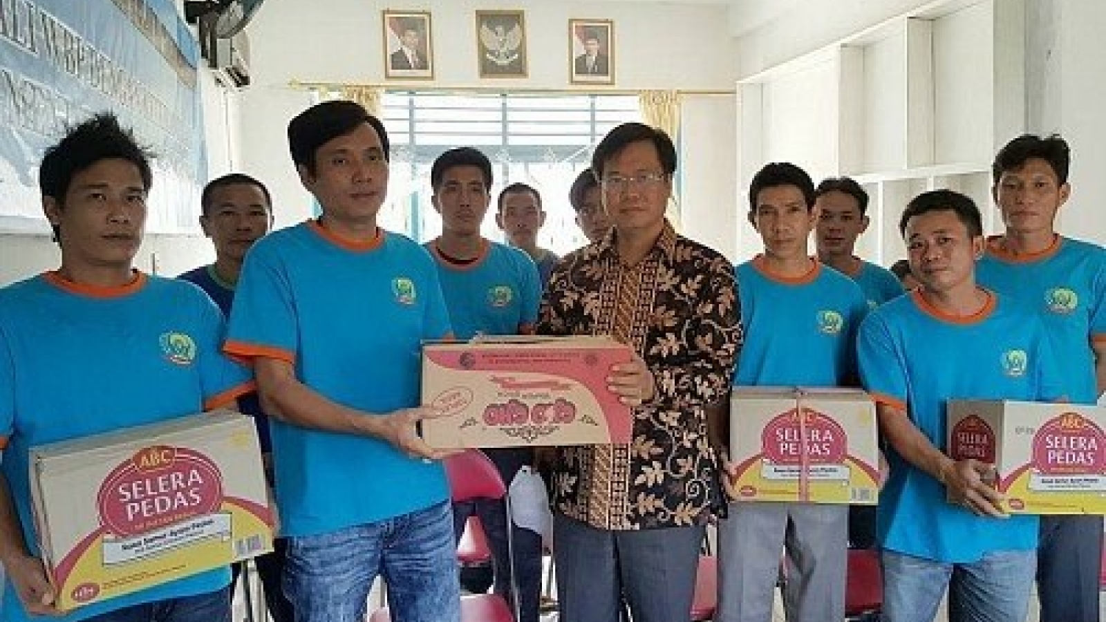 Indonesia returns 51 Vietnamese fishermen