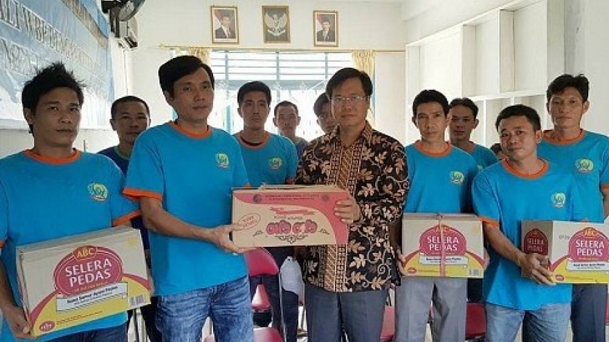 Indonesia returns 51 Vietnamese fishermen