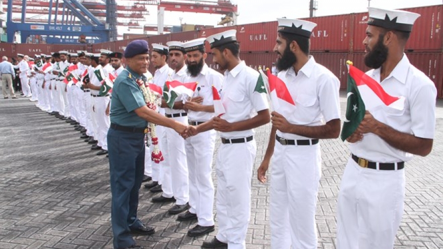 Indonesia proposes escorting ships to Philippines