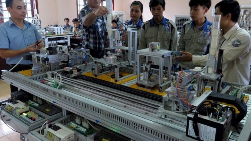 Vietnam could lose 5 million jobs to robots by 2020: ILO
