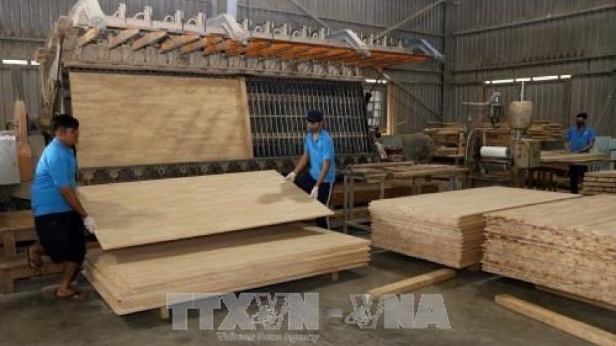 Industrial, economic zones attract 8.7 billion USD in FDI in H1