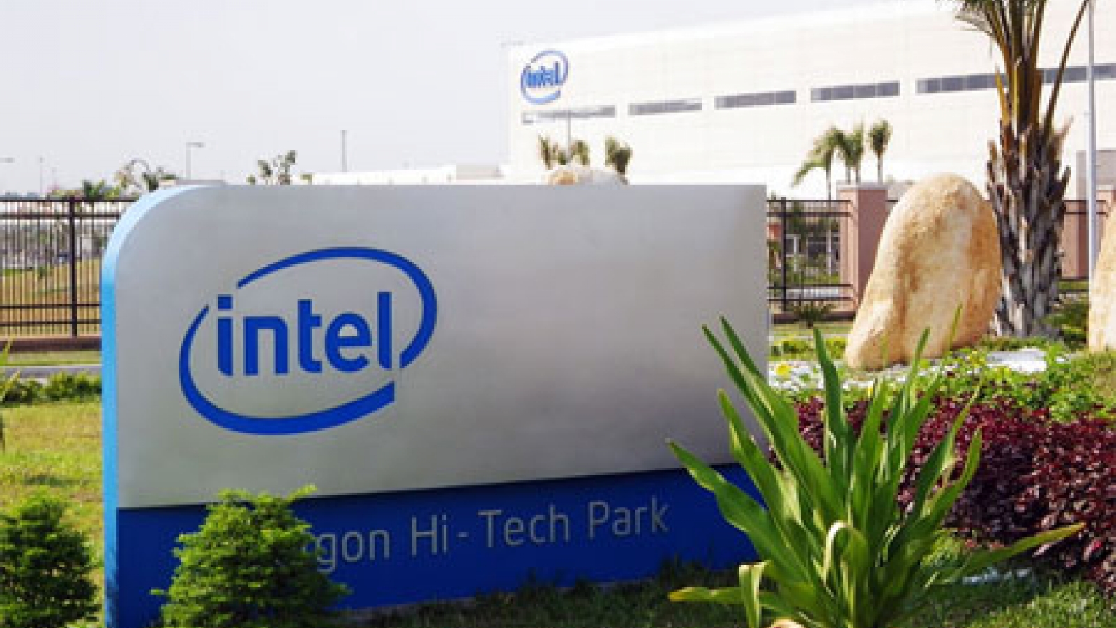 Intel celebrates 10th anniversary in Vietnam