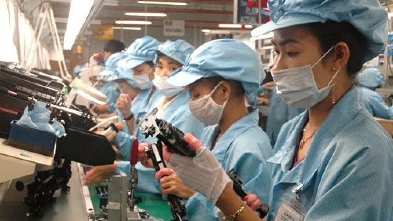 Vietnamese firms invest over US$1.6 bil abroad in 2014