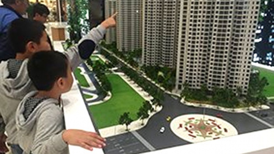 
        Hanoi finds investors for 43 projects
                              