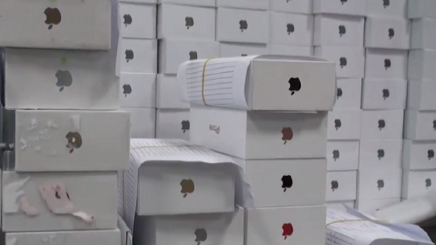 Vietnam seizes Apple gadgets smuggled from US, gold from Thailand