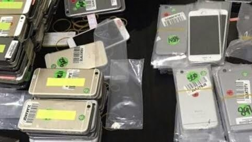 Vietnam customs detect Chinese woman with 140 iPhones on her body