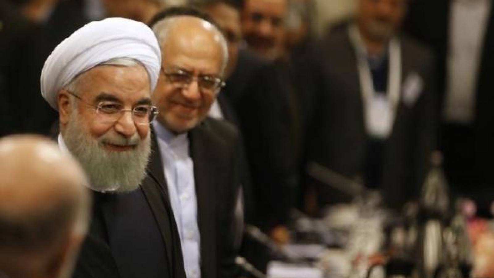 Iran's Rouhani in France to revive business ties after nuclear deal