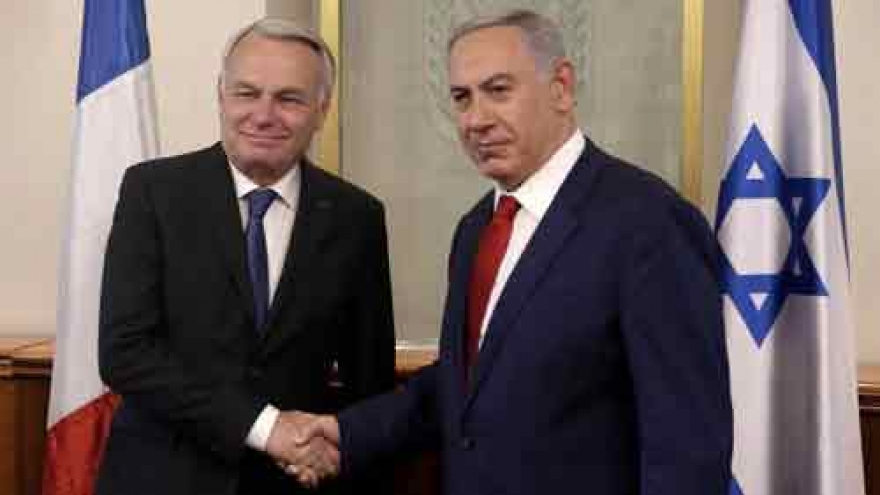 Netanyahu tells France's Ayrault he still opposes peace conference