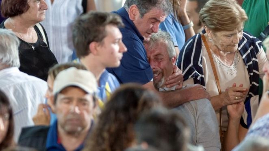 Italy grieves as state funeral is held for quake victims