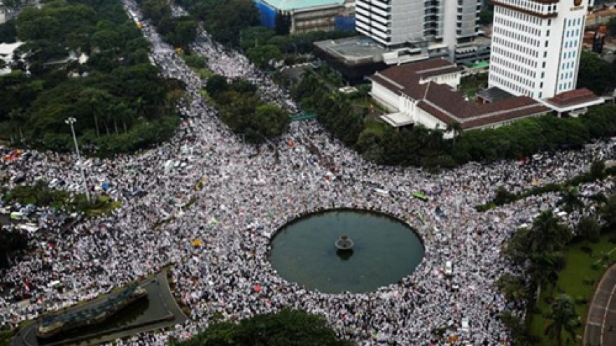 Indonesia: Thousands of Muslim gather against Jakarta’s governor