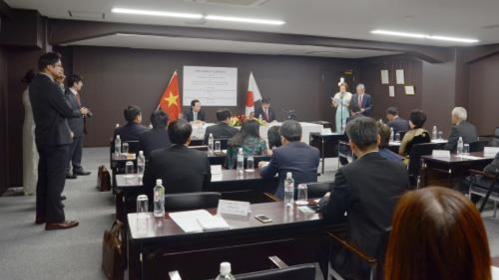 Vietnam, Japan sign MoU on labour cooperation
