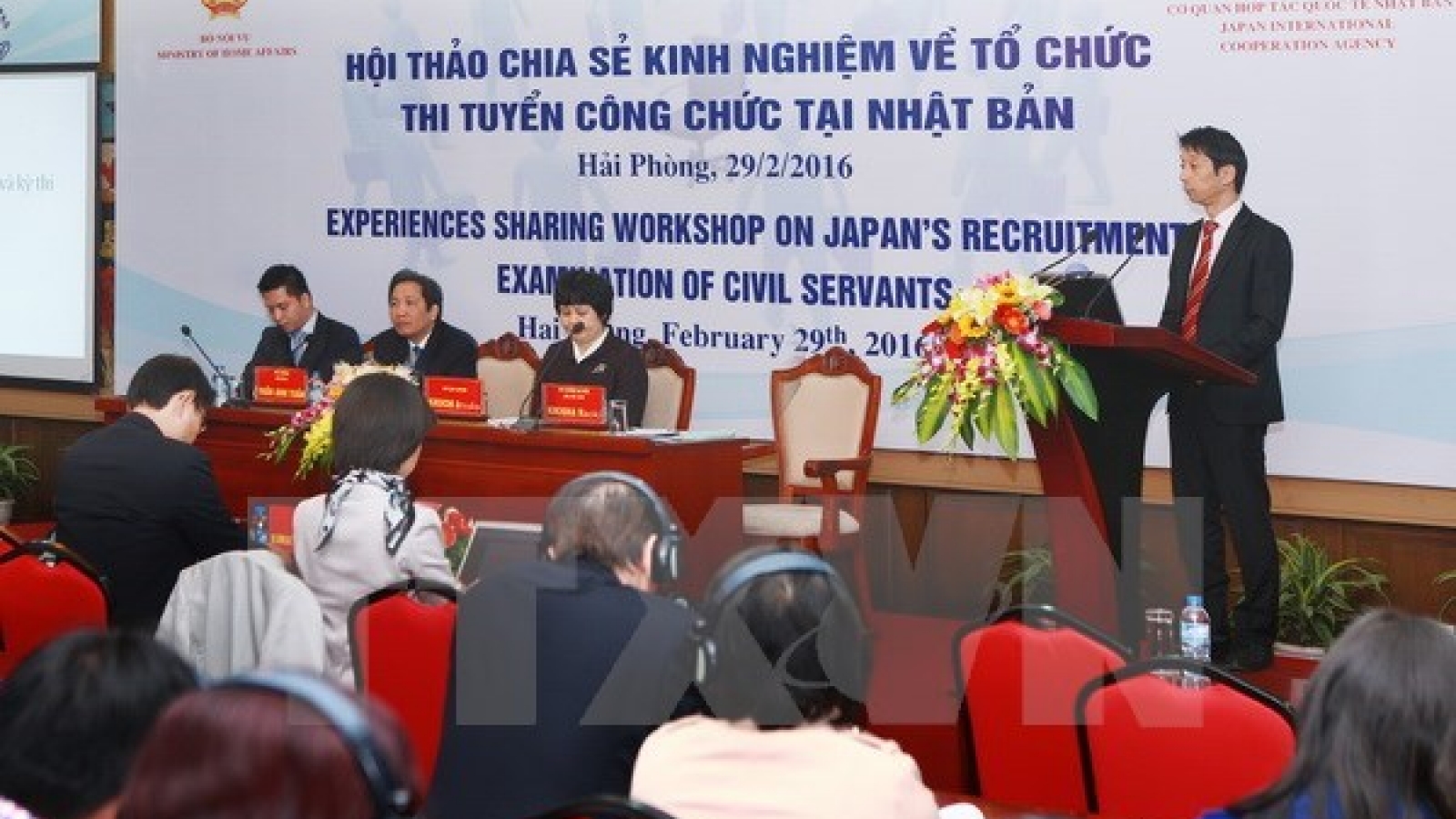 Vietnam, Japan share experience in civil service exams