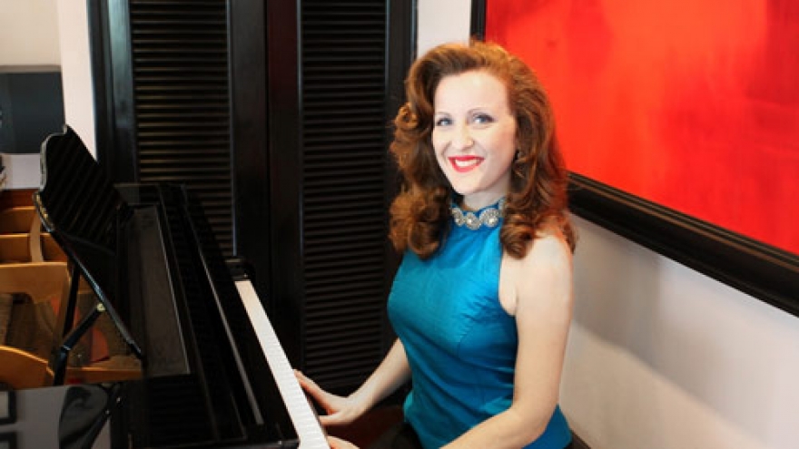 American jazz singer takes Hanoi by storm 