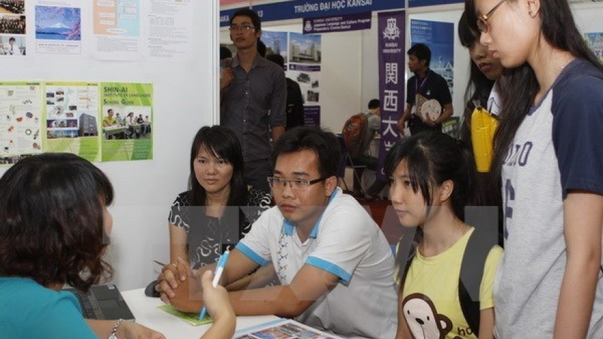 
        Unemployment rate drops to five-quarter low in Q3
                              