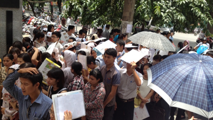 Vietnam aims to cut 2% of government jobs every year