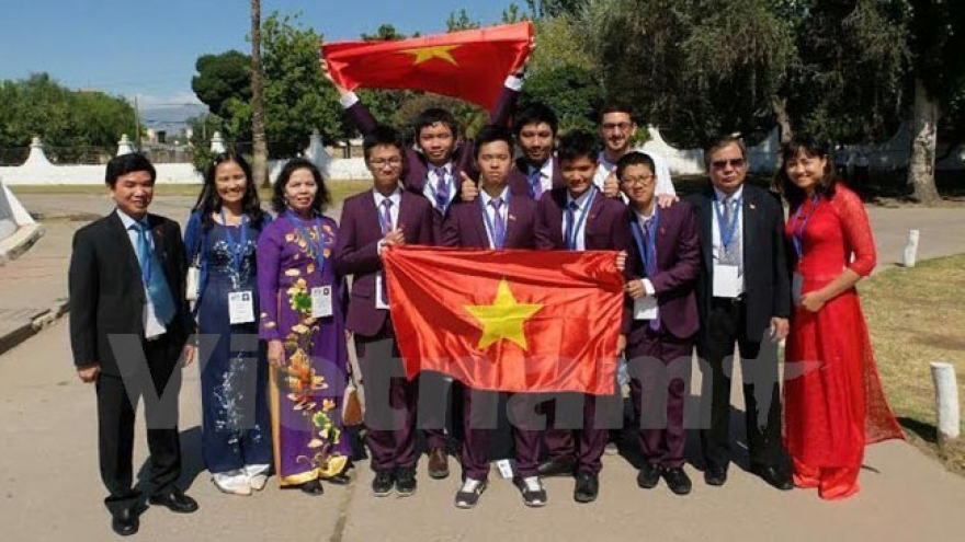 Vietnamese juniors pocket medals at int’l science Olympiad