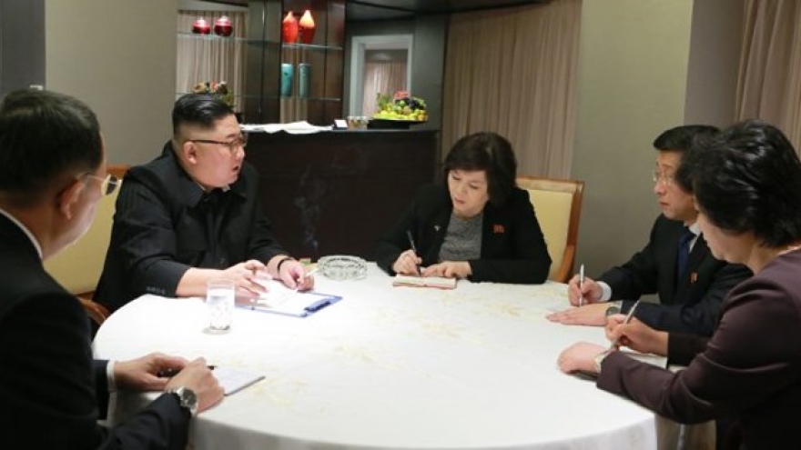 Kim Jong-un works with top DPRK negotiators