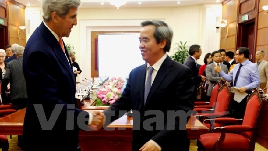 Ex-Secretary of State Kerry pledges US support for VN’s clean energy