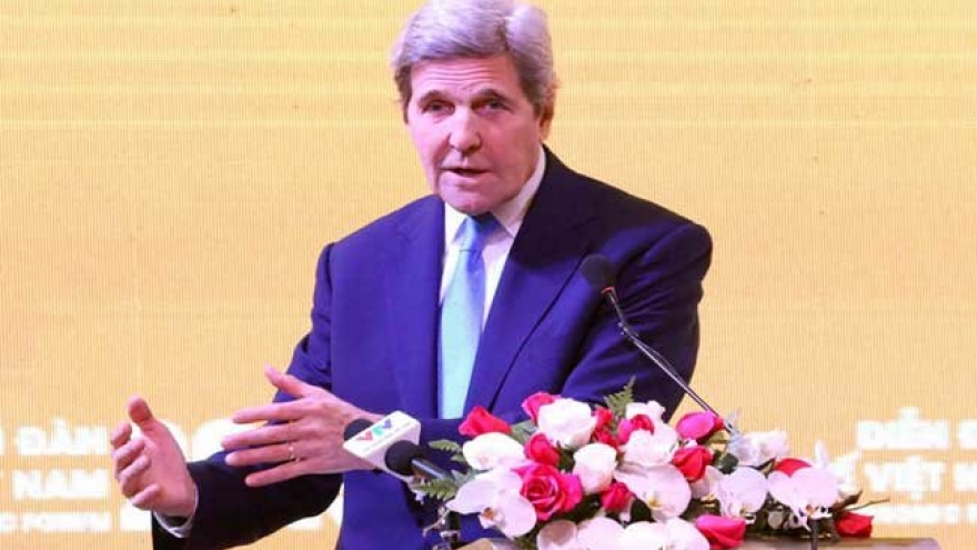 Former U.S. Secretary of State advises Vietnam on response to climate change
