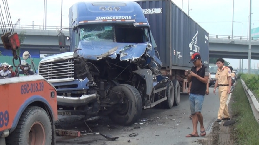 Semi-truck crash on National Highway 1 backs up traffic 2km