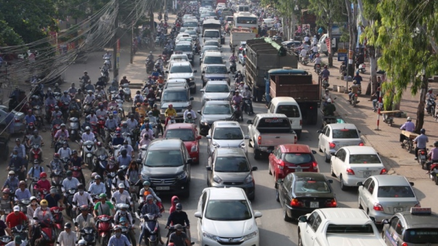 Hanoi bans cabs and cars from traffic hotspots during rush hour