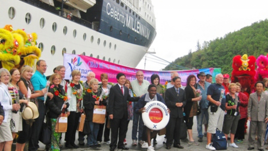 Hue welcomes 6th Royal Caribbean cruise liner 