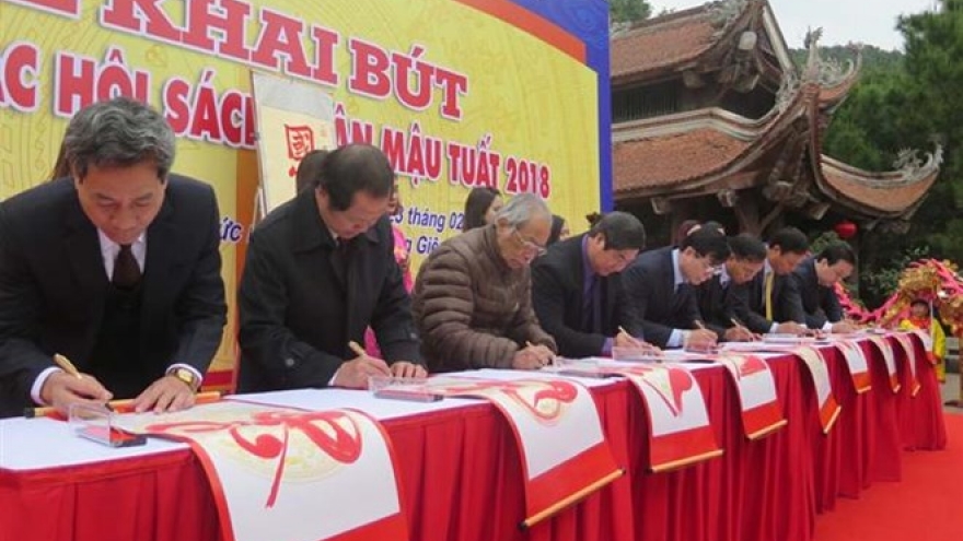 Khai but ceremony held to remember renowned teacher