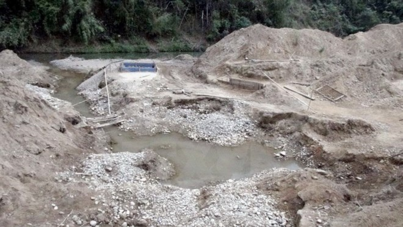 Gov’t to fine minerals, water resources violations