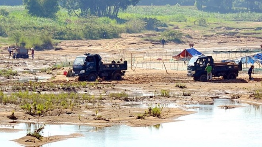 Binh Dinh orders three titanium companies to stop operations