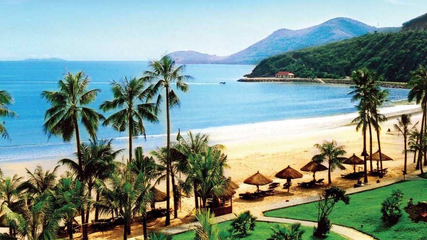 Khanh Hoa: Travel firm fined for hiring illegal foreign workers