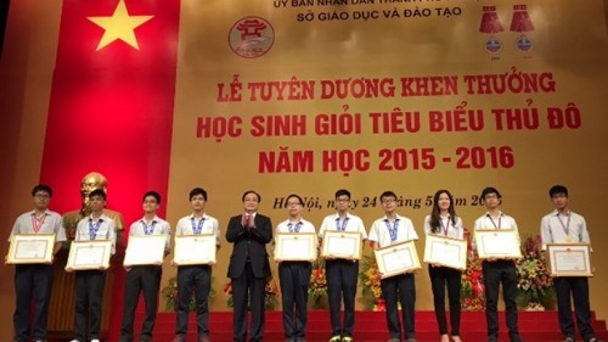 Hanoi honours over 1,100 outstanding students