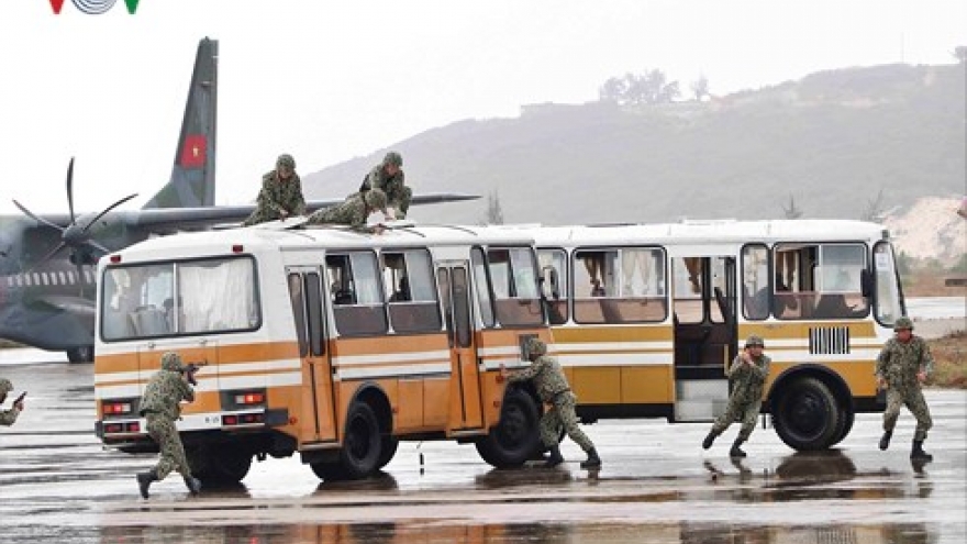 Vietnam holds counter-terrorism exercise in Cam Ranh airport