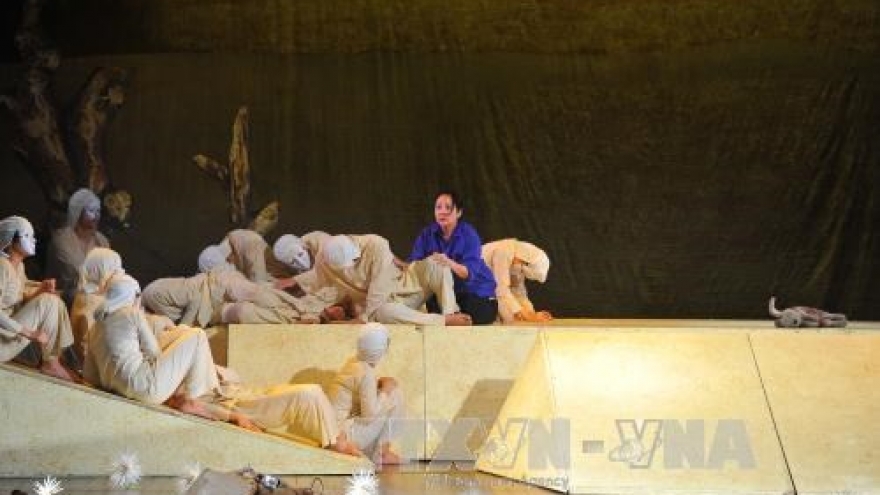 Vietnamese play first stages to Russians