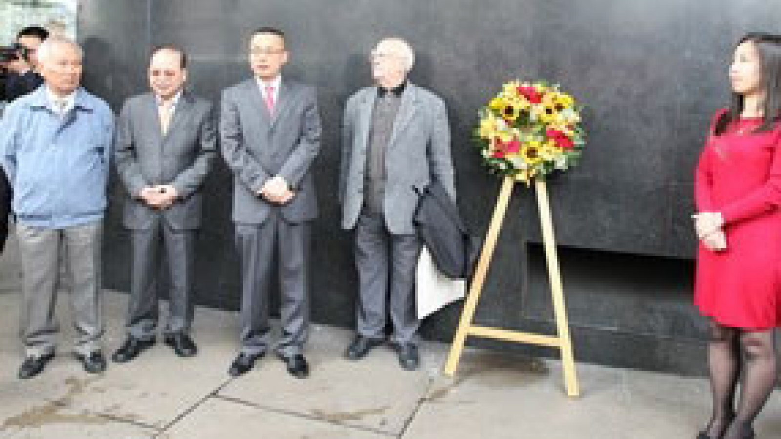 70 OVs return home for Hung Kings Festival