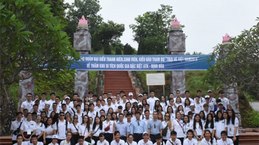 Young OVs visit Dinh Hoa Safety Zone