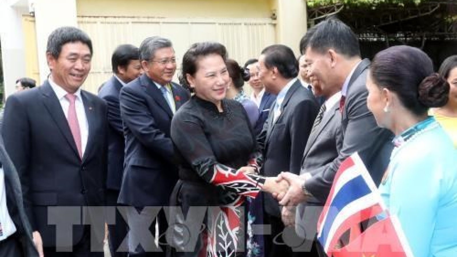 NA Chairwoman meets embassy staff, community representatives in Thailand