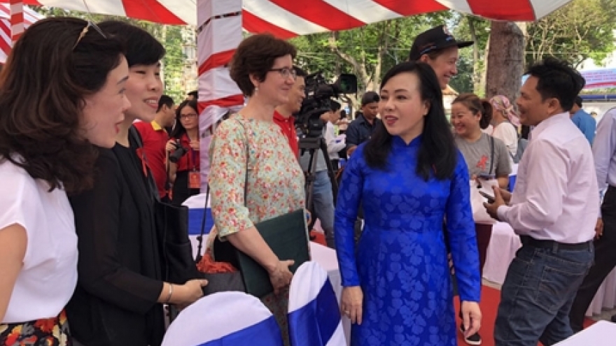 HIV/AIDS kills between 3,000 and 4,000 Vietnamese people annually 