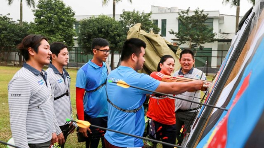 Doosan provides training camp for Vietnamese archers