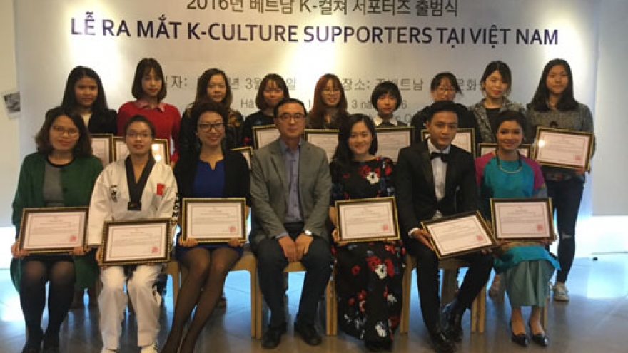 K-culture supporters organize group in Vietnam 