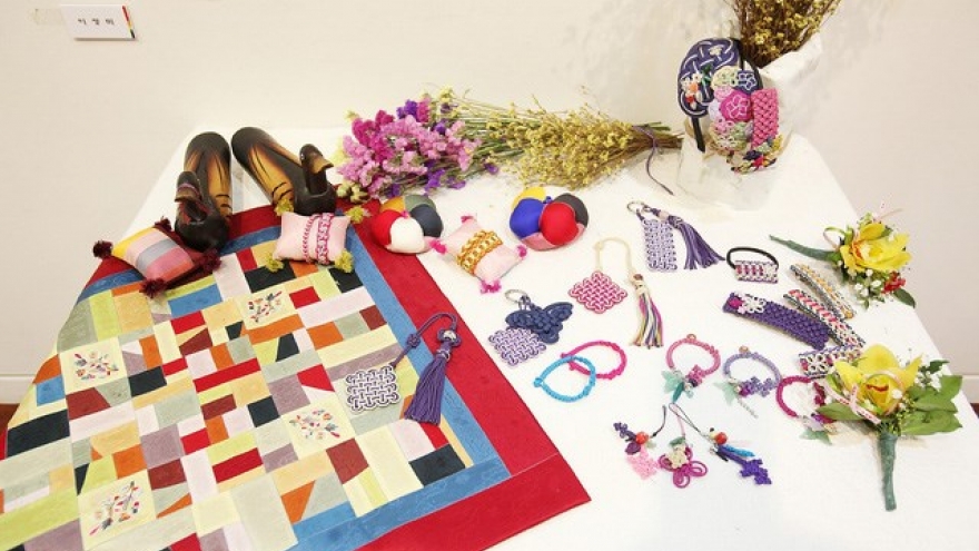 Foreign traditional crafts a contributor to success of Hue festival