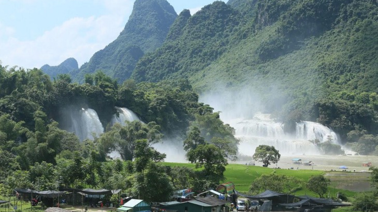 Ban Gioc – a majestic waterfall