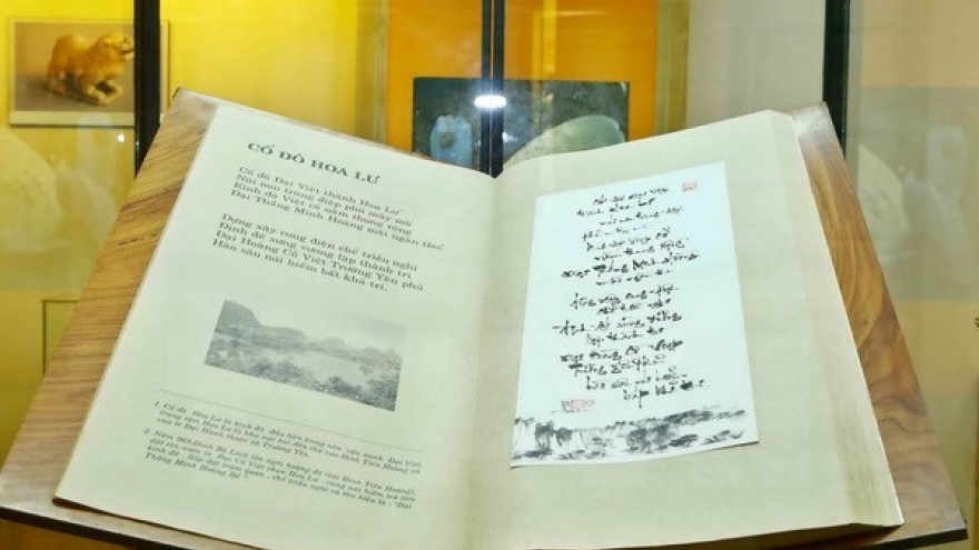 Vietnam’s giant poetry book sets Worldkings’s record
