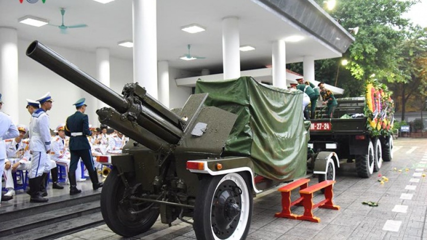 Gun carriage bears the casket of President Tran Dai Quang