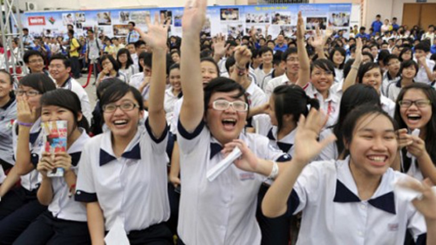 Vietnam university to offer free English math courses to children