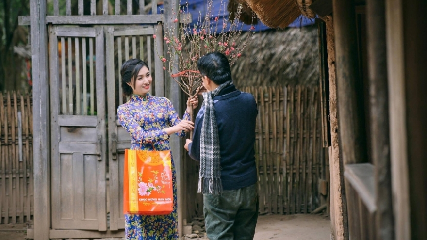 Vietnamese people journey home for the eve of Lunar New Year