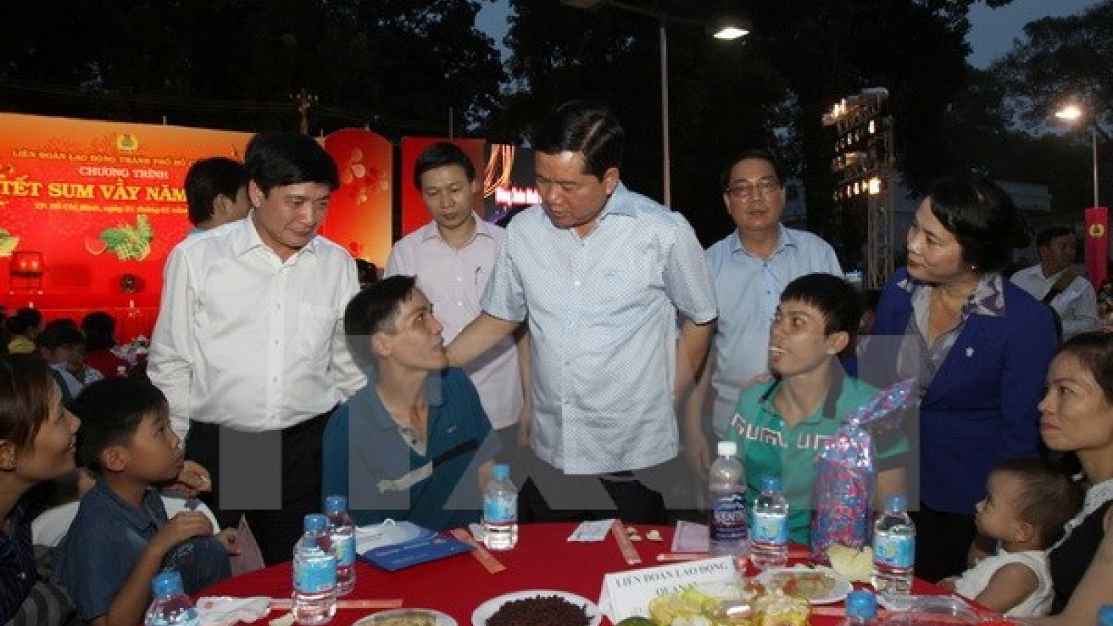 Labour federations assist poor workers ahead of Tet
