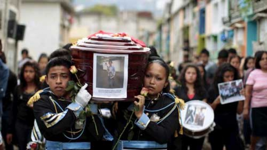 
        Guatemala landslide death toll tops 220; another 350 missing
                              